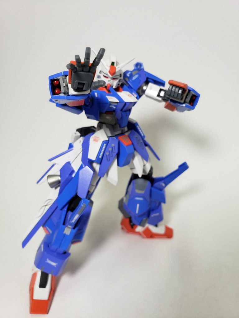 武装一覧 ビームライフル ビームサーベル 前腕部グレネードランチャー 性能に関しては基本に忠実なバランス型です。 堅実な戦い方をする代わりに決定打となる武装を持たないのが弱点でしょうか。 その代わり全身に配置されたスラスターにより高い運動性能を誇ります。