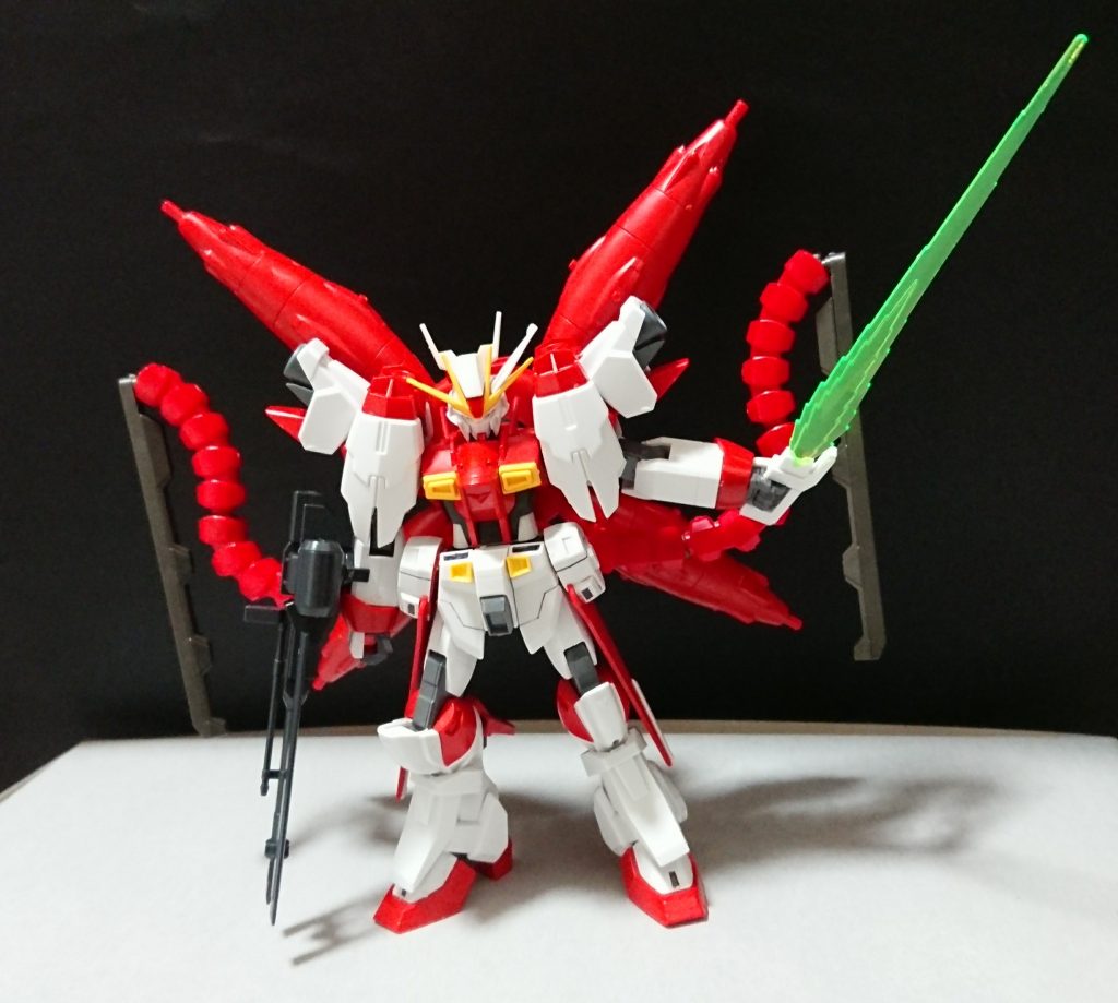 機体名：レッドインパルス・フォース

[総合スペック]1.0～13.0の内。
8.8と想定。

エネルギー量が増加し防御面も前の形態より優れているが、運動性が低下し分離機構を廃止している。

有線式ドラグーンは元々無線で操作出来るよう改造していたが操縦者の健康状態をあまり損なわせないように本来の有線式に戻し、前ほど高度な操作テクニックを必要とせず扱えるようにしている。

標準的な武装として200mm×25口径長滑腔砲を装備、接近戦にも対応出来る為常用している。

高出力ビームサーベルは機体本体のエネルギーを消費してビーム(斬撃)を飛ばせる。

両肩部のエネルギー装甲が蓄えてるエネルギーを使い果たす代わりに本機の周囲にビームバリアを張る事が出来る。
シールドを展開して時間が経過したり、攻撃を受ければ受ける程バリアの規模は小さくなりやがて消滅するが発動時はビームサーベルを機体に寄せ付けない程粒子攻撃に高い耐性を持つ。

戦果...。
多数のMSを撃破。
シパクナー(GUNSTAに投稿済み)を数機撃破。

???との戦闘で周囲の味方機を守ろうとした結果爆発する。