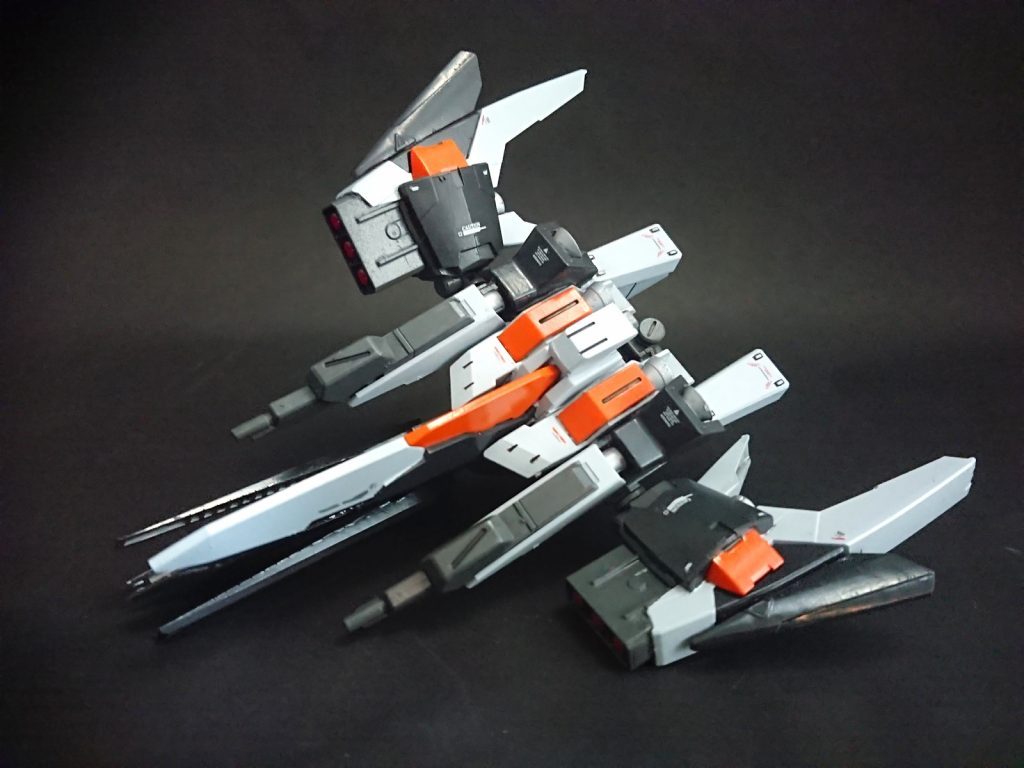 支援機「ホワイトバレット」
白い弾丸の如く飛び回る
機体下部には大型レールガンを装備