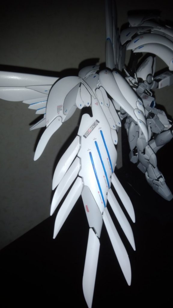 古いキットですが翼は超格好いいですね！パチ組ですー