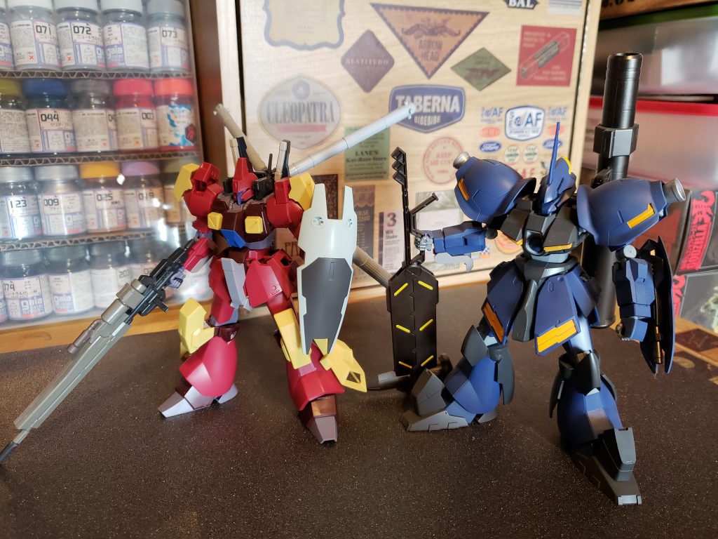 妄想では共に開発された事になっている、重武装ガルバルディβカスタムとツーショット。