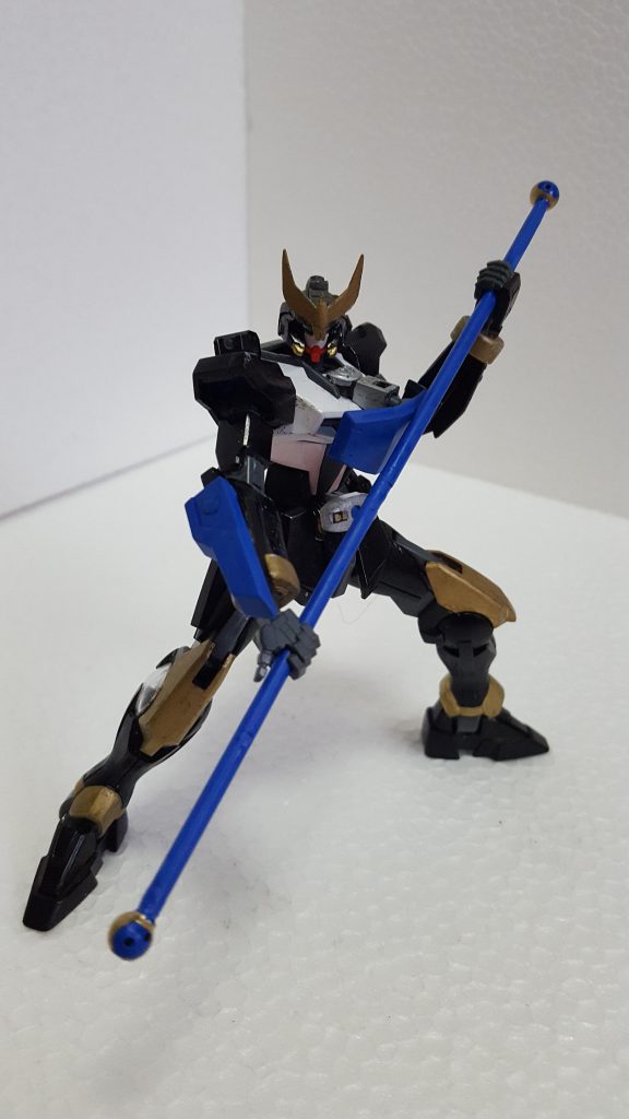 勿論！、武器のドラゴンロッドも作成してるぜ！作り方は簡単！

青いランナーから適当に切って凹凸は削ったりして整え長さが足りないならまた同じようにランナーを切り取り、つなげるときは凹凸にして噛み合わせるよに接着先端の丸い部分をはボールデンアームズを使用