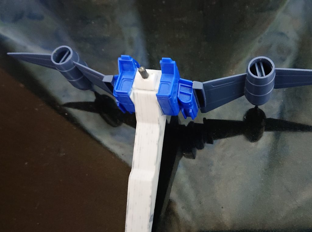 パックの制作過程
接続部分と下部のバーニア部分、武装の下の部分をプラ板で加工しました。普段やらないので結構疲れた(^_^;)