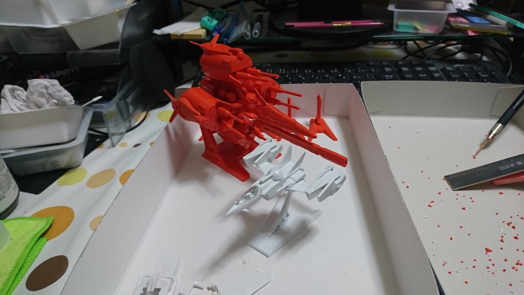 EXモデル メビウス・ゼロ&スカイグラスパー。
ガンバレル部分を使用しました。
ここには写っていませんが、ソードストライカーの肩パーツもランドセルとして使用しています。