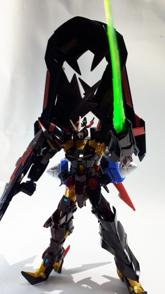 ガントレットビームサーベルがカッコイイですね。黒にするとより強調されました。