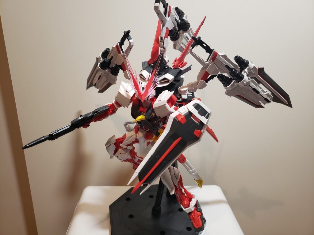 素組みの状態
こう見るとかなり汚くなりました笑
シールドとビームライフルは時間が無くて汚す余裕がありませんでしたのでいつか汚してあげようと思います。