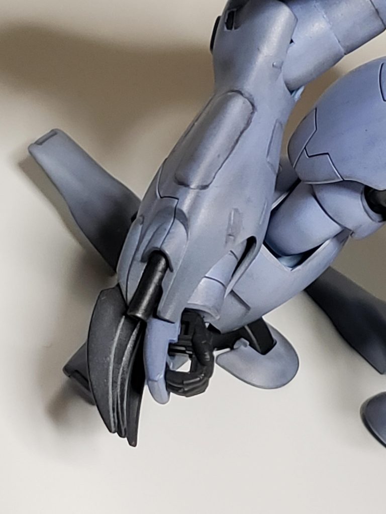 それとこの機体ですが、撹乱用にグレネードランチャーを装備・・・する予定でしたw
プラコン用に製作したので、時間ががが・・・
砲身上部の四角い枠を開閉させ、そこからグレネードやスモークといった爆発物を装填する。
かっこいいわ~( *´艸`)