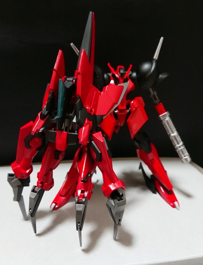 イージス・デクーは一般的なイージスガンダムのMA形態にはならず腕部や脚部を出来るだけ平行に並べ大きな手のような形状にする、それがイージス・デクーにとってのMA形態であり機体の本領を発揮する姿でもある。
イージス・デクーに内蔵されているジョイントパーツをガブスレイ・クアランがハンドパーツを外しそのジョイントパーツを右腕部に結合させる事で。