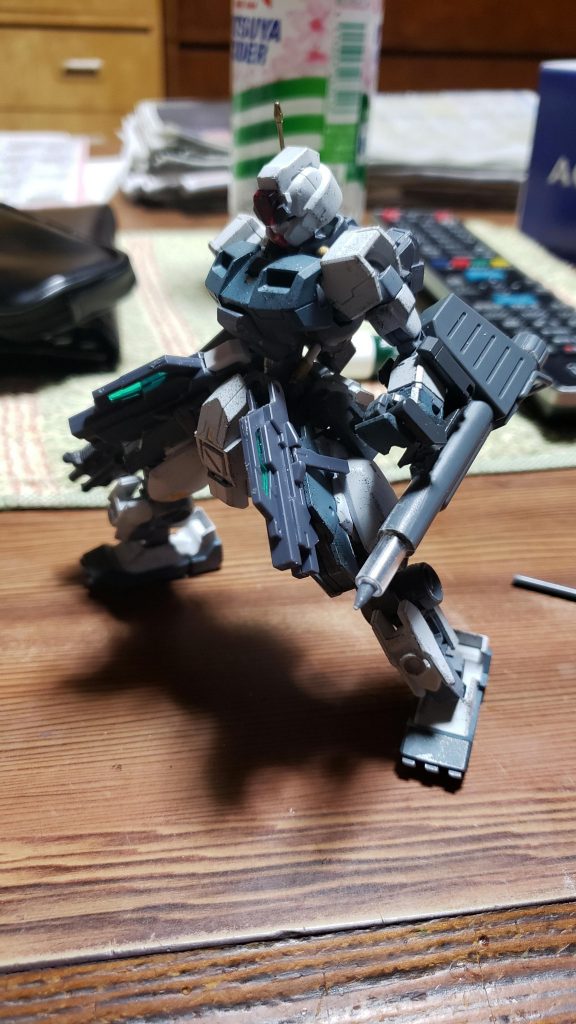 パイルバンカー製作
グレポンとパイルはギャンのシールド補助用パーツをベースに作ってます。
パイルはガンダムのバズーカをベースに製作しました。