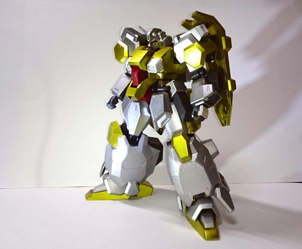 フロントビューです。塗料は全身ガイアカラーを使用しました。シルバー部分は普通にシルバー、レモンイエロー部分はシルバーの上にクリアイエローを吹き付けたキャンディ塗装です。