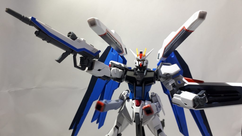 ストライクでフリーダムの武装一斉展開。そこまで違和感はないですね(笑)