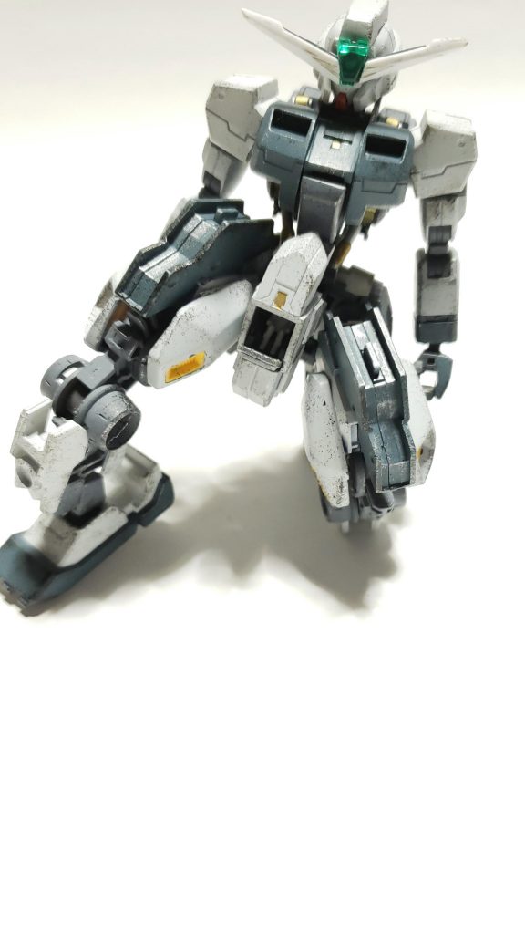 コックピット
本家は背中でしたが、背中にはコネクターがあるのでフロントに移動させました。
コックピットはMGクアンタのものを使用してます。