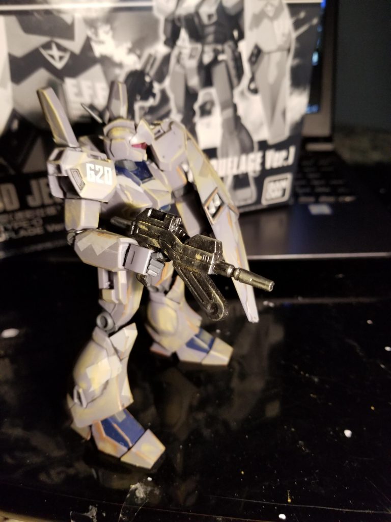 マラサイのビームライフルを装備