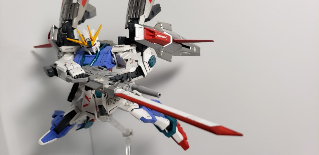 とまぁ、欠点を挙げましたがそんなことは一回置いといて、かっこよければ取り敢えずOK!
ガンプラバトルなら実際はプラスチックなので関係ない!(と思う。)ヒャクライを使う以上、このギッミクだけは絶対外せなかったので簡単な工作を行い連結できるようにしました。