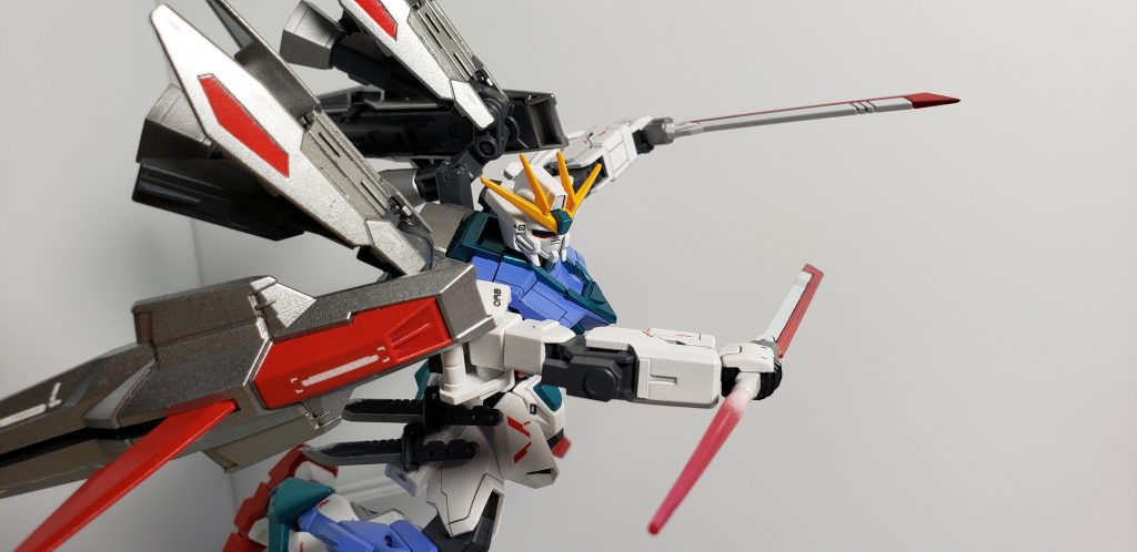 前述したビームサーベルと差別化できるような装備にできたかなと思います。武器類の中では一番のお気に入り!!自分としては見ないタイプの武器なのでオリジナリティーを出せました。
そしてこの武器、実は・・・!