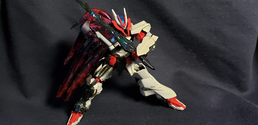 はい!そしてこれが、今回れんkin..、工作したビームサーベルです。デザインは何となくそれっぽい感じ!です。
ビーム刃はビルダーズパーツのやつです。デカイし、形も不定形だから合うかな~🎵と思って。メチャクチャ合いました。