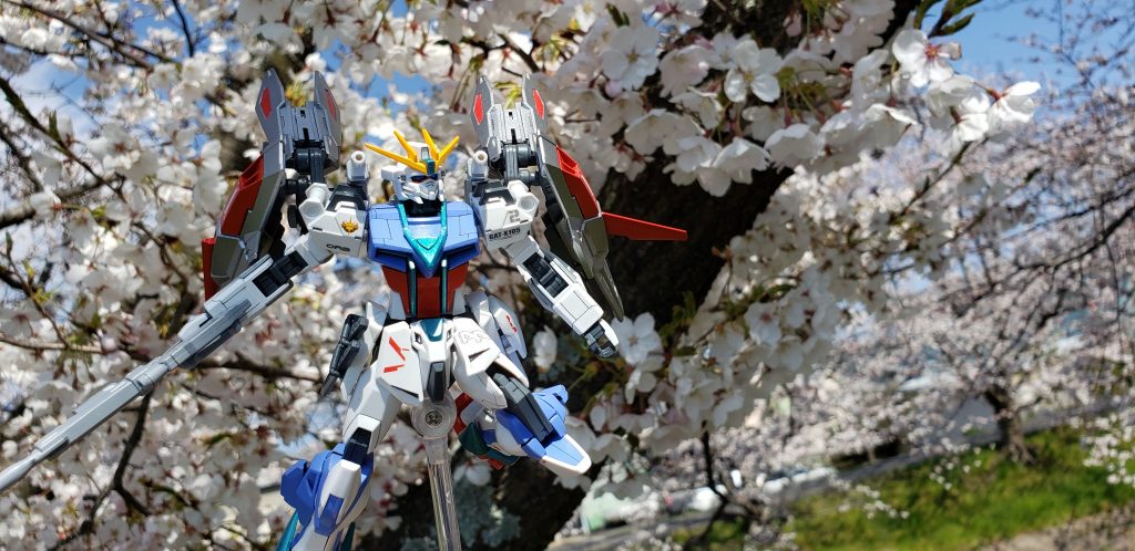 ~ラストカット~
季節がら、家の前に桜が咲いているのでそれをバックに一枚!この時期にSEEDコンあってほんとによかった。GUNSTAさんありがとうございます。
みてくださった方、長い間のお付き合いありがとうございました。今回は失敗もしながら試行錯誤の上完成したガンプラだったので、多くを語ってしまいました(;^_^A
しかし、これがなるべくたくさんの方の中に少しでも残るものになるといいなと思います。次回作も乞うご期待ください!