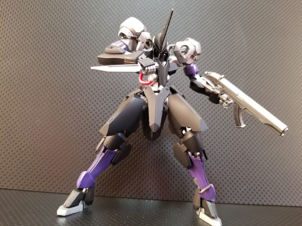 ## ナイフ
オスクリダッドの専用装備、取り回しが良く、クナイのように投擲することもある。