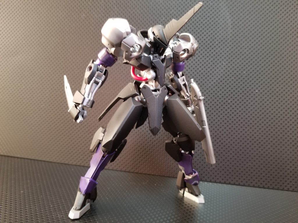 小規模の旅団が所持している操兵で、冒険者が受けるものと同様の依頼を受けて資金を稼いでいる。
……が、それでも旅団には資金が足りておらず、オスクリダッドの損傷部位は希に修復されずに放置される。