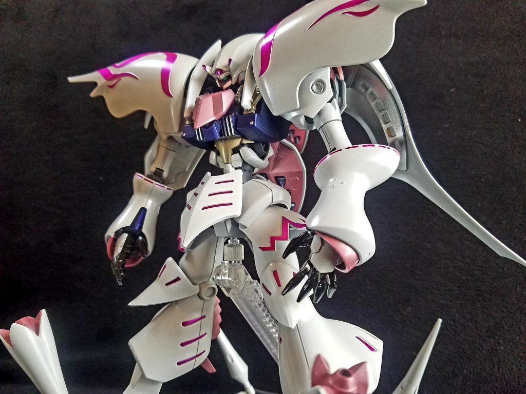 塗装は相変わらず下手です!!パール系で頑張りましたm(_ _)mバインダーの模様とかはガンダムメタリックマーカー2のピンクで(今回のセットはとても使いやすいです!)