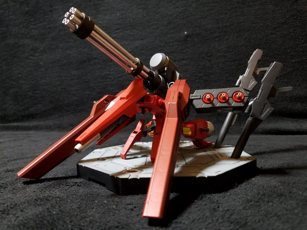 何型なんでしょう( ̄▽ ̄;)
獣型?陸型?まぁ、百万式のバックパックにバインダーウエポン、ガトリング、ファンネルを付けた危ないヤツです(˙◁˙)