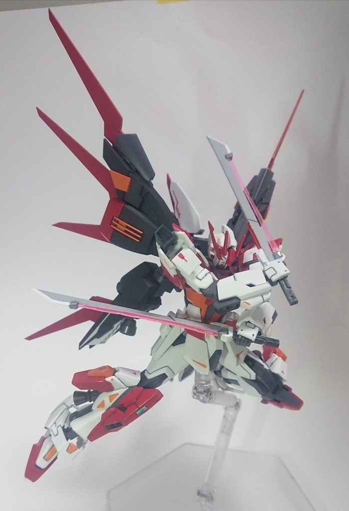 ## デュアルソード
取り回しのいい中型の剣。
本機はヒットアンドアウェイ戦法を得意とするため扱いやすいこの武器はほぼ固定装備として使われる。