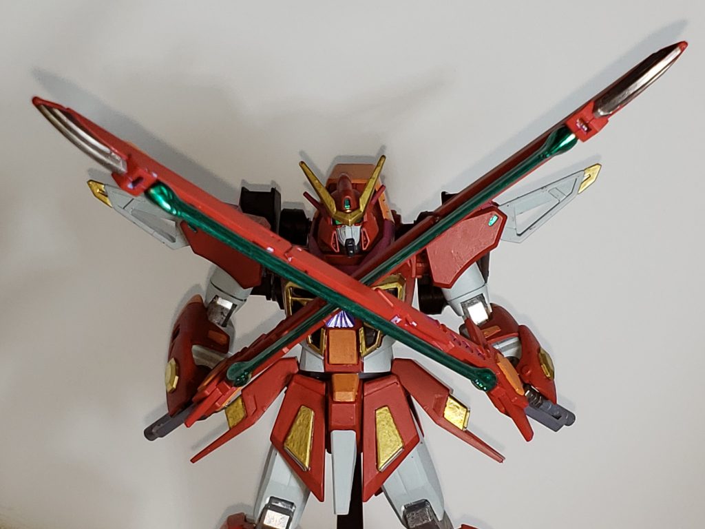 アロンダイト装備時
運用しやすいようにフレームは軽量化されている。
その為重みのある一撃というわけにはいかないのでビームの出力を上昇させてある。