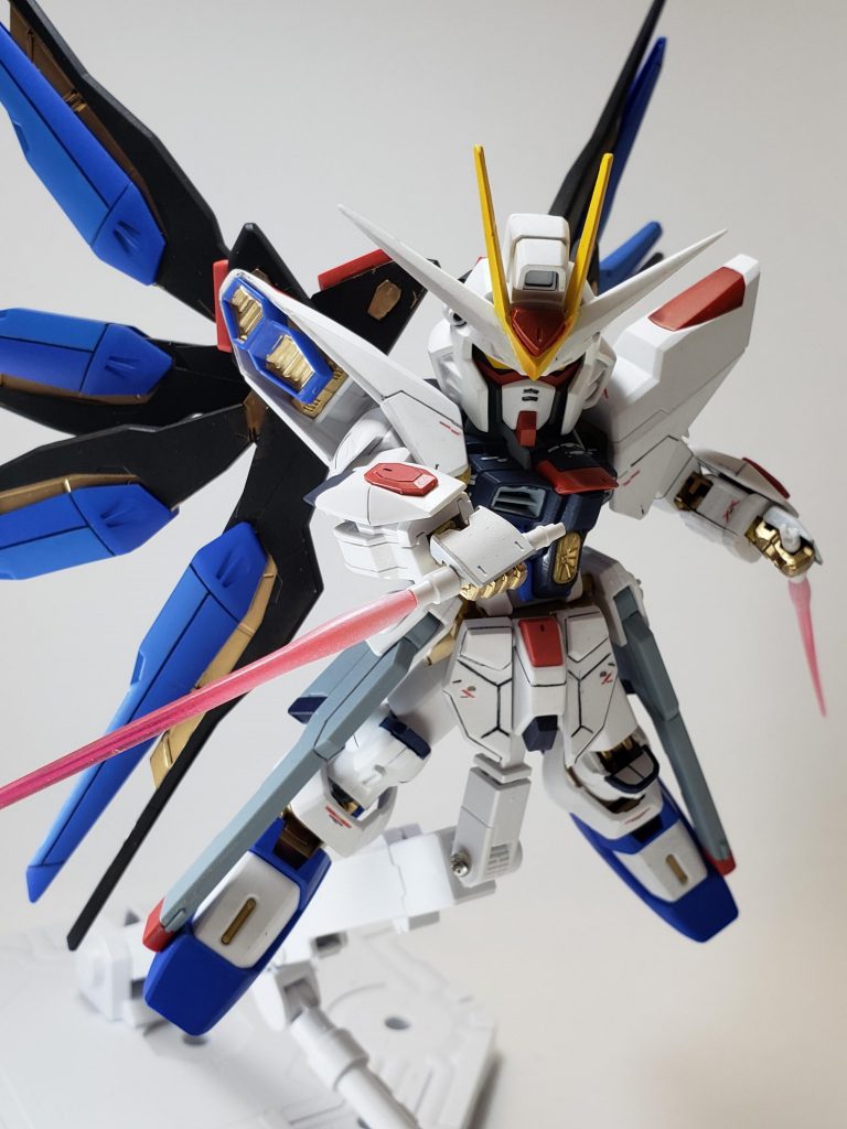 サーベル構え
結構無理なミキシングしたので、このポーズ取るのも一苦労で(震