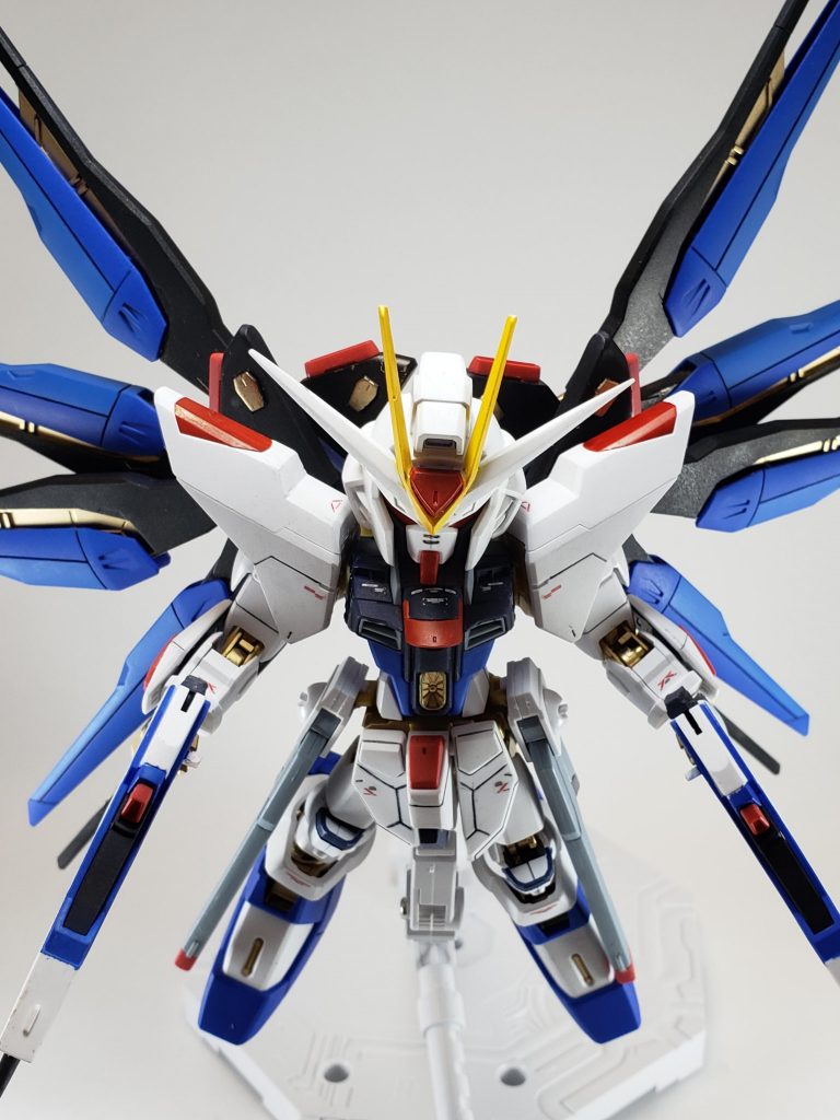 ドラグーンを展開すると、意外と場所を取る大きさにビックリしました
スマホのカメラには収まりきらず…!