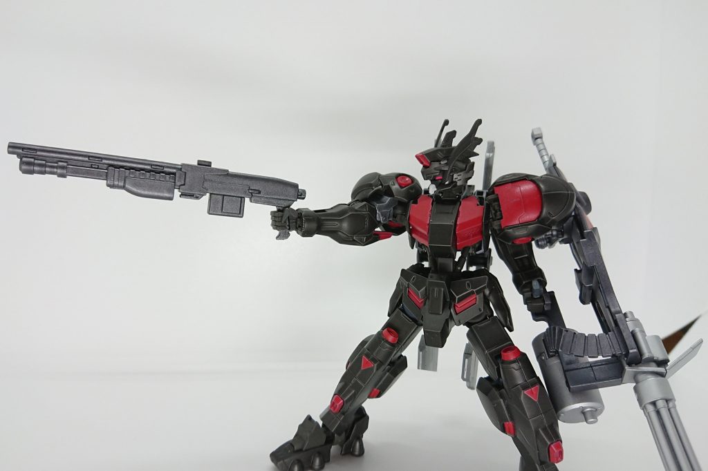 本人に探りを入れた所ショットガンが好きということでMSGのショットガンを装備。