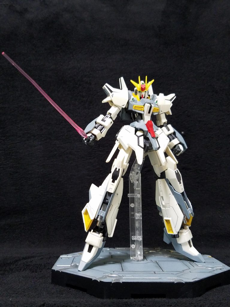 基本武装

頭部バルカン
ビームライフル
ビームサーベル×2

です。シンプルにいきました(・∪・)