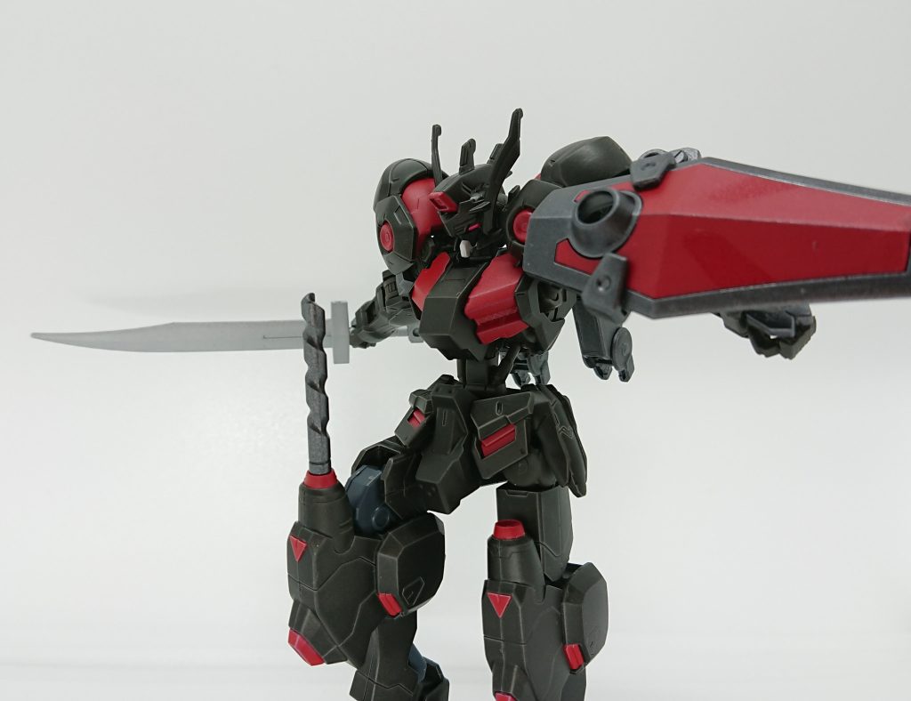 同じく、格闘戦好みなのでドリルニーを装備。