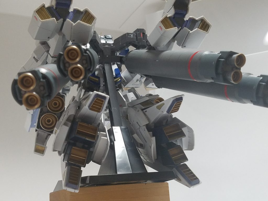 足のノズル部分にプラ板でフィンを追加