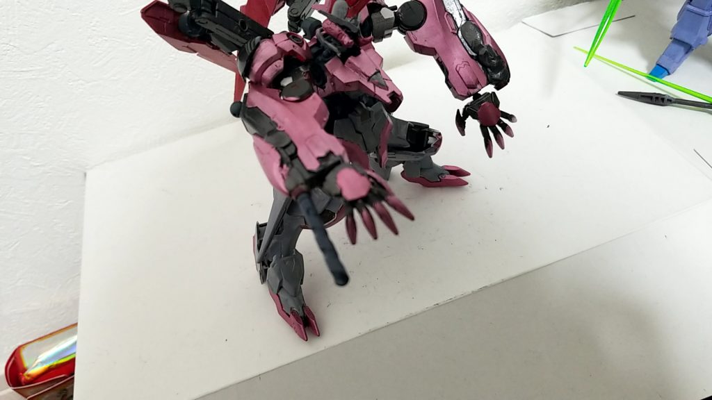 ドリルブラスト
キマリスヴィダールのドリルニーを腕に移植
仮に爪が止められる軌道であったり破壊されたりしても、このドリルで貫くことが可能