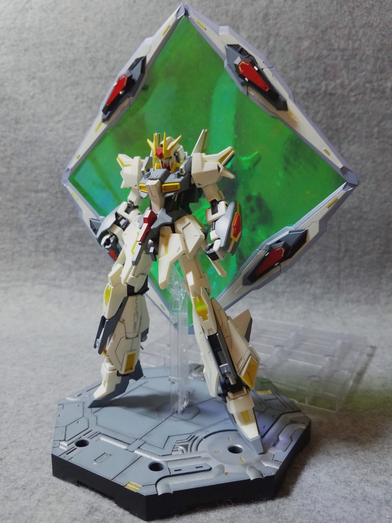 『 その4 』
スターゼーターガンダムの最終形態。
ファンネル(ビット)を展開してパワーゲート的なものを(u_u)
原点元のスターゲイザーのバックパックをイメージ。
ゲートはプラ板にフィルムを貼ってみました。