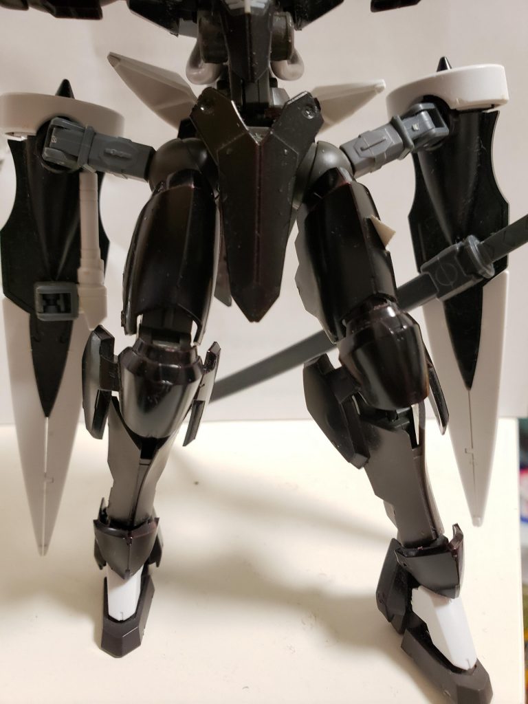 主武装その③
ビームサーベル&太刀
腰から左右GNクロー裏にマウント。
ビームサーベルはマウント時にはビームガンにもなる本機体唯一の射撃武装。
また太刀は対MS戦の他、デブリ等を斬る為にも使われる。