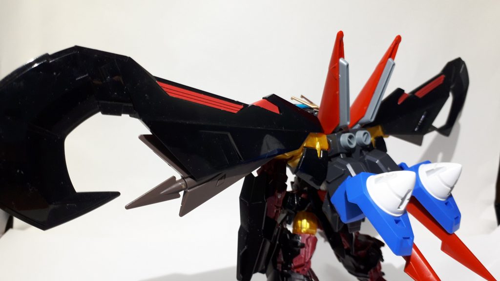 頭部を反転させた場合、バックパックも色々変形。能力が変わるかは決めてません(笑)