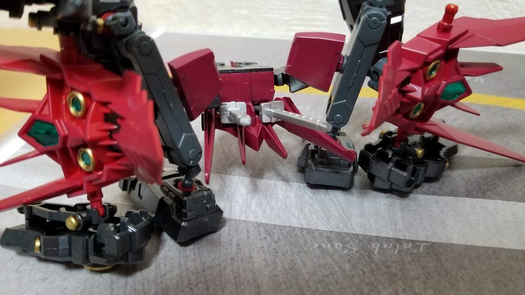 バックパックにも刀が納められています