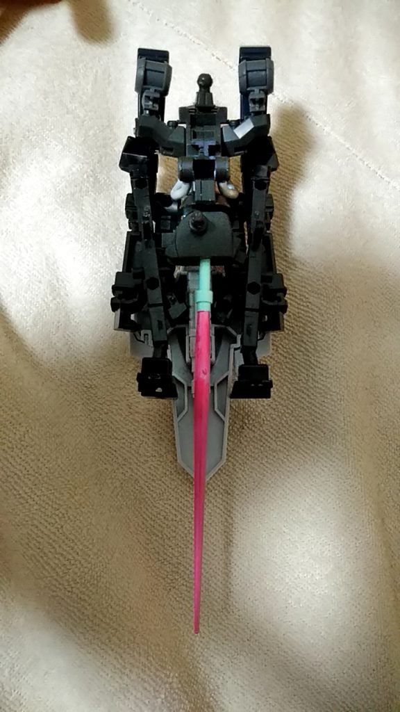 この武器は、使わない(使ってなかった)パーツの集合体です。
個人的にはGフレームの無可動ハンガーの有効活用ができたと思っています。(脚部にもGフレームの無可動ハンガーを使っています。)