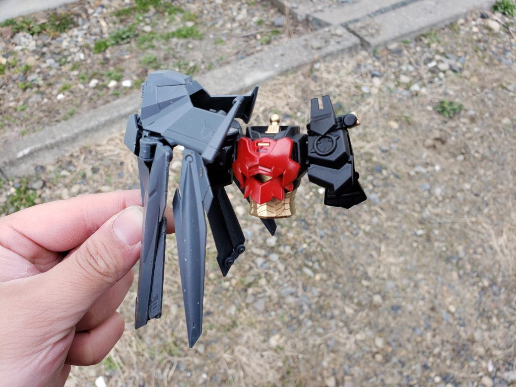 ノーネイムのマントが付けれるように何度も試行錯誤を繰り返しました。