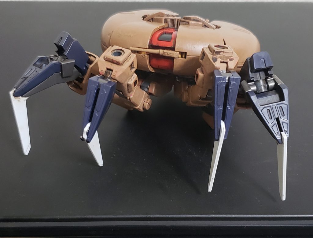 カニ。武装は４つの爪だけなので、対モビルスーツ戦闘ができるかは疑問です。