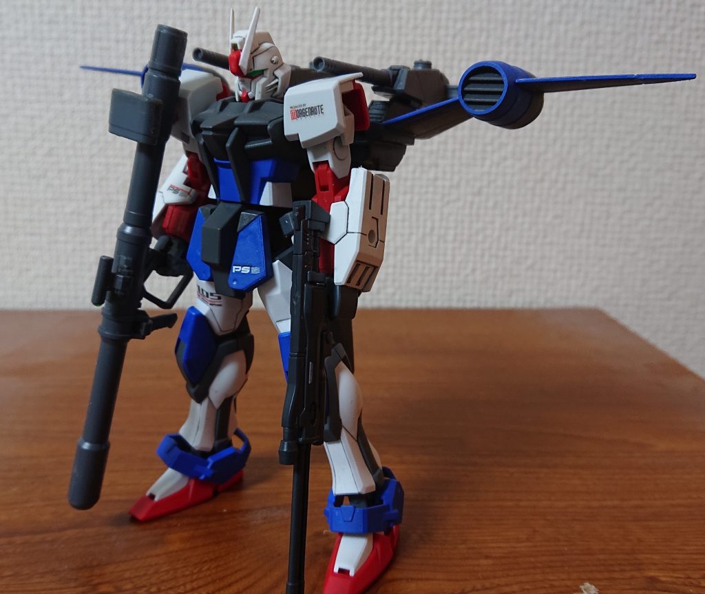 ストライカーパック+腕部増加装甲+バズーカ装備状態 正面