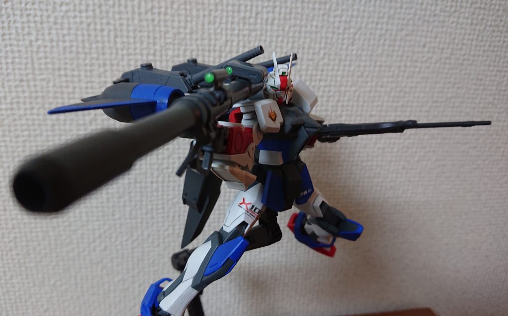 バズーカ
サイコザクに付属していたものを簡単にいじって流用してます。因みにライフルは「システムウェポン10」の物を使用。