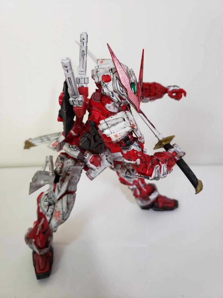 フライトユニットなしの単体アストレイ
刀はやっぱり男のロマンですね笑