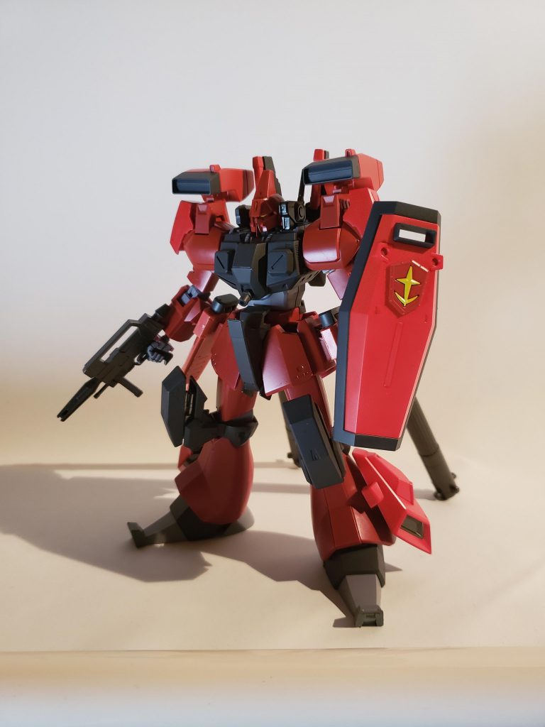 ガルバルディγ 正面
ネオジオンからアナハイムへと渡り改修され、ジムⅢ等の開発に貢献した機体。