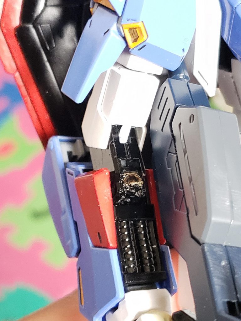 ABSパーツで関節が割れちゃいました
なんとかパテで直しました！