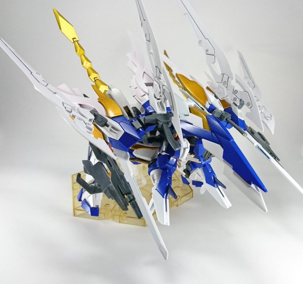 特殊システムとして
｢TRANS-AM Ø BLAZE｣
(ﾄﾗﾝｻﾞﾑｾﾞﾛﾌﾞﾚｲｽﾞ)
を搭載しております。

ダブルオースカイのTRANS-AM∞とゼロ炎のハイパー炎システムを融合した機体独自のシステム。
通常のトランザムより爆発的な性能強化を発揮する。
GNスカイドライヴユニットと炎クリスタルにより、活動時間は2分程(但し、機体負荷を無視すれば最長5分まで発動可能)
発動時、圧縮された粒子が放出される為、粒子の色が青白い色から赤橙色に変わり、機体各部から炎のように粒子が放出される。