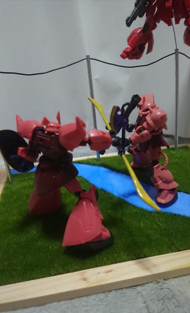 ヒートホークとビームナギナタをマニキュアで、塗りました。(^-^)