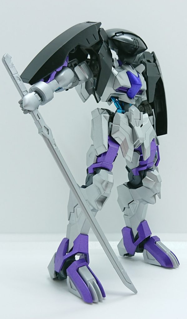 正体を隠す必要のある任務を遂行する際に装備するフェイクヘッド。