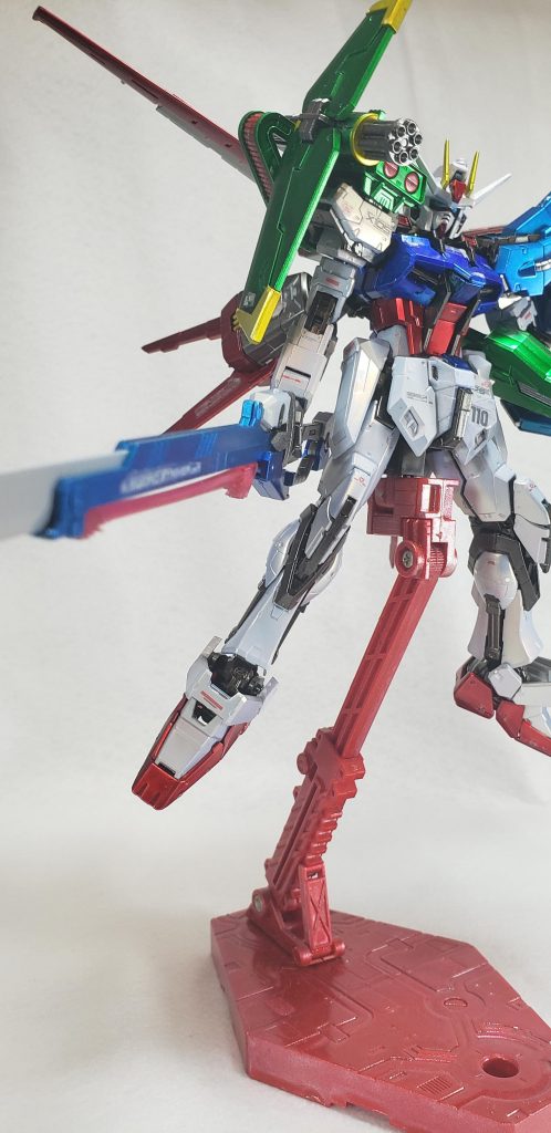 写真3 左側
パーフェクトストライクってキラ.ヤマトに酷評されたらしいですね。
よい点を全部潰してるって。